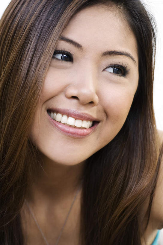 东方人,牙齿,头发,一个人,笑,微笑,露齿笑,竖图,室内,特写,白天,白色背景,正面,项链,亚洲,仅一个年轻女性,仅一个女性,仅一个人,一排,服装,整齐,注视,休闲装,黄种人,装饰品,排列,衣服,蓝色,黑色,戒指,首饰,看,休闲,休闲服,摄影,服饰,影棚,露肩,队列,关注,手饰,年轻女性,女人,女性,亚洲人,长发,齿,脸部,牙,牙龈,抬头,仰头,半身,彩图,影棚拍摄,拍摄