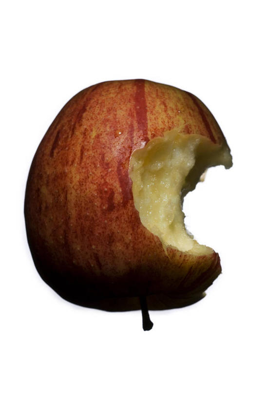 无人,竖图,俯视,室内,特写,白天,白色背景,餐桌,桌子,苹果,水果,阴影,新鲜,残缺,反射,影子,生食,食品,果实,破损,食物,一个,红色,红苹果,摄影,有机食品,绿色食品,影棚,单个,餐台,颠倒,倒置,残破,彩图,高角度拍摄,影棚拍摄,拍摄