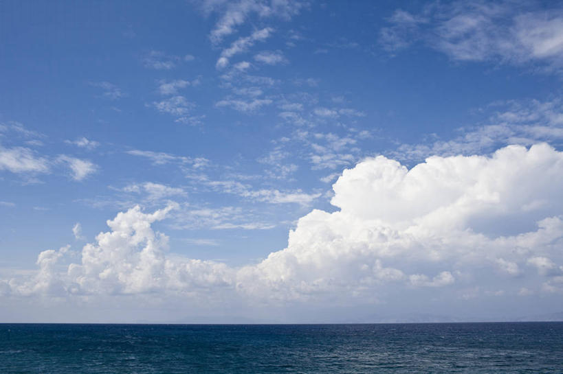 无人,横图,室外,白天,正面,仰视,旅游,度假,海浪,海洋,美景,希腊,欧洲,景观,浪花,水平线,云,云朵,辽阔,海平线,云彩,娱乐,蓝色,白云,蓝天,天空,自然,海水,天,享受,休闲,广阔,景色,放松,晴朗,一望无际,自然风光,海景,希腊共和国,无边无际,一马平川,罗得斯岛,大海,风浪,海,海水的波动,近岸浪,涌浪,晴空,彩图,低角度拍摄,水天相接,水天一线