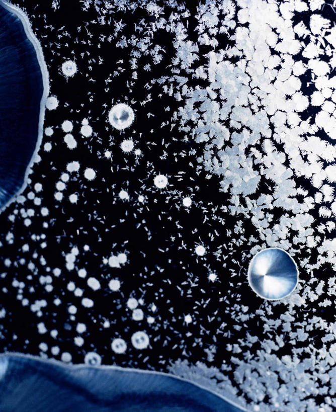 无人,竖图,室内,白天,正面,抽象,数码,科技,水,阴影,花纹,网络,纹路,纹理,液体,气泡,水滴,高光,几何,计算机图形,合成,蓝色,泡泡,夸张,电脑合成图,数码合成图,深奥,彩图