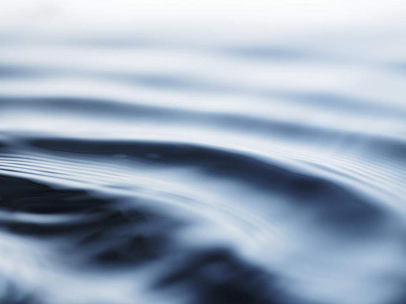 无人,横图,俯视,室内,特写,白天,水,静物,阴影,波纹,朦胧,模糊,光线,螺旋,液体,影子,水滴,涟漪,水纹,阳光,波浪,摄影,影棚,水晕,彩图,高角度拍摄,影棚拍摄,拍摄