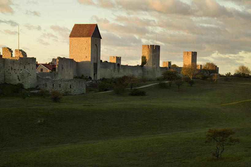 无人,家,横图,室外,白天,正面,旅游,度假,草地,草坪,美景,植物,瑞典,欧洲,阴影,光线,影子,房屋,屋子,景观,云,云朵,云彩,娱乐,楼房,住宅,草,蓝色,绿色,白云,蓝天,天空,阳光,自然,天,享受,休闲,景色,放松,晴朗,斯堪的纳维亚,自然风光,北欧,斯堪的纳维亚半岛,瑞典王国,维斯比,晴空,彩图,房子