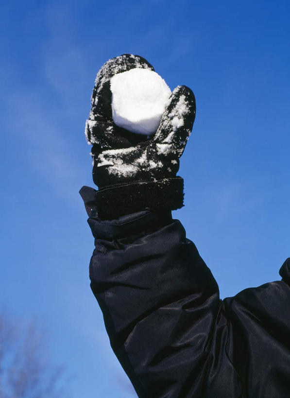 西方人,一个人,举,竖图,室外,特写,白天,仰视,雪,大雪,欧洲,欧洲人,仅一个年轻女性,仅一个女性,仅一个人,握,装饰,积雪,雪景,冬季,冬天,拿,拿着,外套,蓝色,蓝天,天空,手套,天,托,温暖,寒冷,握着,保暖,华丽,点缀,雪球,御寒,衬托,美观,雅致,雅观,严寒,年轻女性,女人,女性,白种人,外衣,举起,举手,举着,向上举,向上伸,向上托,半身,彩图,低角度拍摄