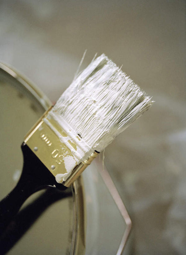 无人,竖图,俯视,室外,特写,白天,装修,静物,一把,朦胧,模糊,桶,装潢,粉刷,容器,刷子,储藏,油漆,滚筒刷,涂料,储存,滚刷,彩图,高角度拍摄,贮存,滚筒