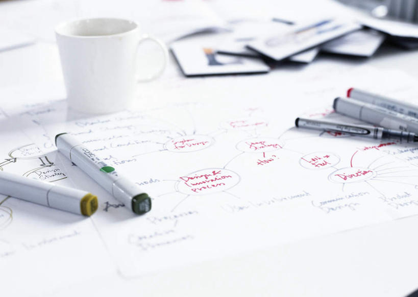 无人,横图,俯视,室内,特写,白天,静物,杯子,一张,许多,阴影,朦胧,模糊,光线,笔,瓷器,图纸,影子,办公用品,咖啡杯,设计图,陶瓷制品,水笔,文具,阳光,学习用品,文具用品,瓷杯,工程图,草图,蓝图,设计,彩图,高角度拍摄