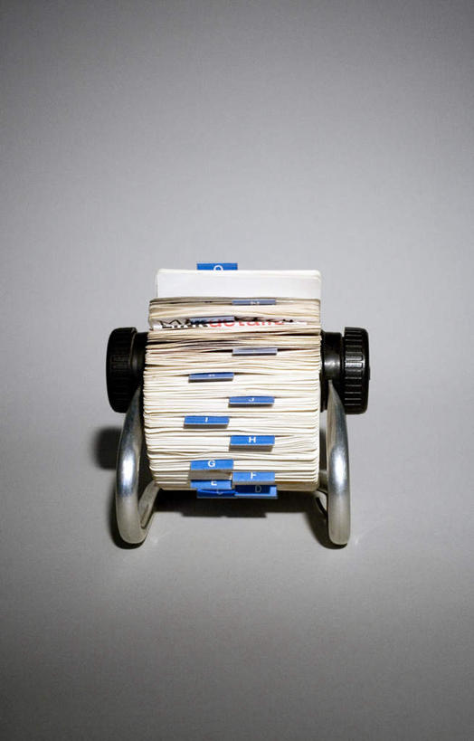 无人,竖图,俯视,室内,特写,白天,白色背景,桌面,静物,一排,许多,阴影,整齐,光线,标签,标志,数字,文字,影子,字符,标识,排列,一个,蓝色,阳光,摄影,阿拉伯数字,影棚,单个,队列,名片架,旋转名片架,旋转式名片架,彩图,高角度拍摄,影棚拍摄,拍摄