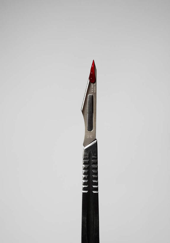 无人,竖图,俯视,室内,特写,白天,白色背景,静物,阴影,光线,笔,影子,墙,办公用品,钢笔,墙壁,墙面,文具,阳光,学习用品,摄影,影棚,文具用品,一支,彩图,高角度拍摄,影棚拍摄,拍摄