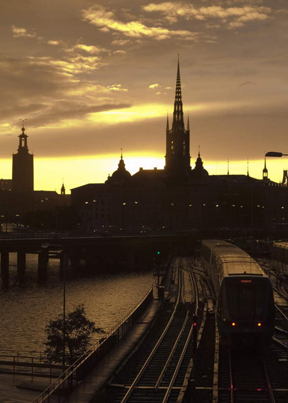 无人,高楼大厦,竖图,俯视,室外,白天,旅游,度假,河流,美景,日落,水,大桥,大厦,道路,建筑,立交桥,路,摩天大楼,桥梁,公路,瑞典,欧洲,河水,景观,水流,晚霞,霞光,高架,斜拉桥,桥,交通,娱乐,天空,自然,黄昏,天,享受,休闲,景色,彩霞,放松,斯堪的纳维亚,自然风光,北欧,斯堪的纳维亚半岛,瑞典王国,斯德哥尔摩市政厅,夕阳,马路,彩图,高角度拍摄,大楼,高层建筑,高楼,摩天楼