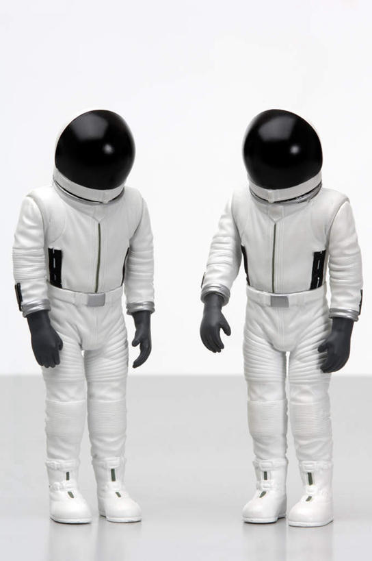 西方人,两个人,站,竖图,室外,白天,白色背景,正面,锻炼,运动,欧洲,欧洲人,服装,瓷砖,地砖,墙,地面,速度,娱乐,墙壁,墙面,站着,力量,平衡,搭,摄影,影棚,技巧,协调,搭着,灵敏,击剑运动,柔韧,趣味,耐力,抗争,剑术,体育,击剑,男人,男性,年轻男性,白种人,站立,彩图,全身,影棚拍摄,健身,拍摄