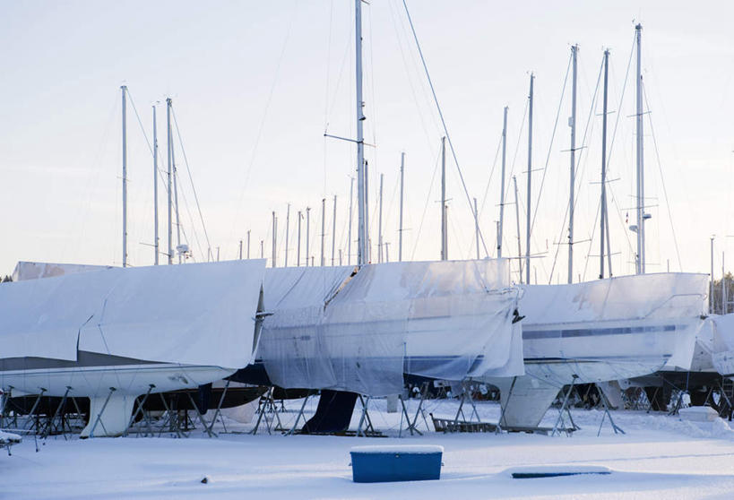 帆船,无人,横图,室外,白天,正面,雪,大雪,船,瑞典,欧洲,一排,许多,阴影,整齐,光线,影子,积雪,雪地,雪景,冬季,冬天,首都,排列,阳光,交通工具,寒冷,斯堪的纳维亚,队列,载具,北欧,斯德哥尔摩,斯堪的纳维亚半岛,严寒,瑞典王国,彩图