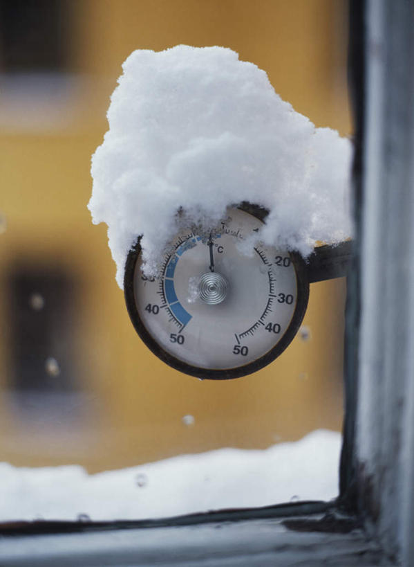 无人,家,竖图,室内,特写,白天,正面,旅游,度假,美景,雪,大雪,窗户,城市风光,城市,建筑,阴影,光线,影子,房屋,屋子,积雪,景观,雪景,冬季,冬天,公寓,表盘,娱乐,建设,洋房,楼房,玻璃窗,住宅,阳光,享受,休闲,景色,放松,寒冷,严寒,彩图,房子