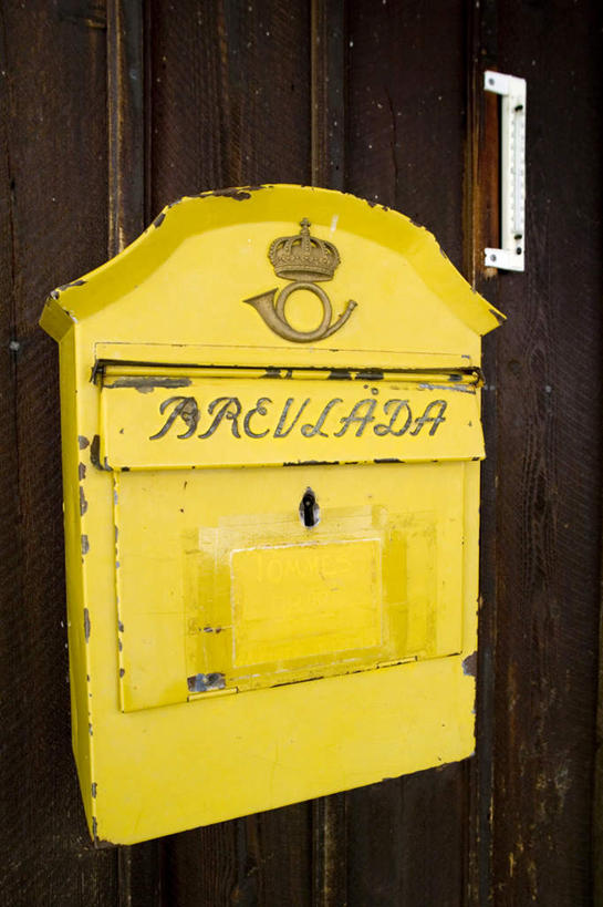 无人,竖图,室外,特写,白天,正面,安全,门,金属制品,阴影,光线,金属,影子,防护,锁,黄色,阳光,信箱,门框,保护,保险,私密,保全,周全,安稳,安定,防盗,平安,彩图