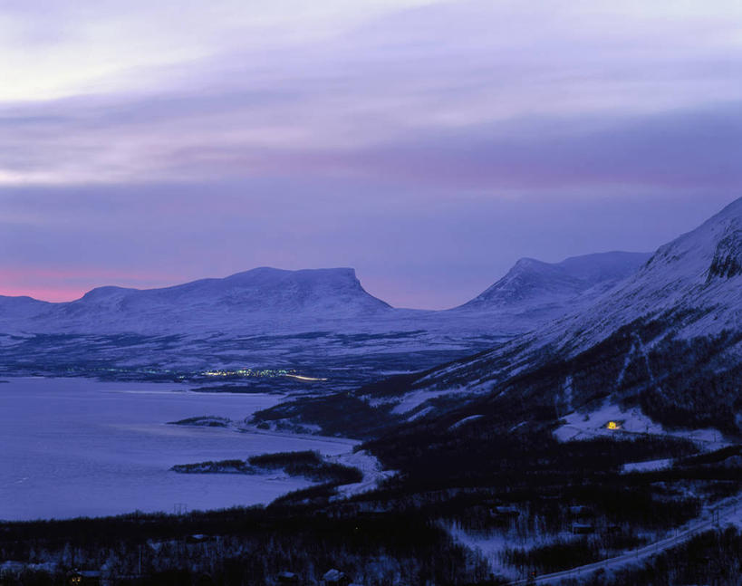 无人,公园,横图,俯视,室外,白天,旅游,度假,石头,美景,日落,山,雪,雪山,大雪,瑞典,欧洲,石子,冰,积雪,景观,山顶,山峰,晚霞,霞光,雪景,冬季,冬天,落日,山峦,娱乐,自然,黄昏,享受,休闲,景色,彩霞,放松,寒冷,冰冷,国家公园,斯堪的纳维亚,自然风光,北欧,斯堪的那维亚,斯堪的那维亚半岛,斯堪的纳维亚半岛,严寒,冰凉,酷寒,凛冽,凛凛,极冷,瑞典王国,颠峰,极峰,夕照,薄暮,阿比斯库国家公园,石块,岩石,夕阳,彩图,高角度拍摄,傍晚,斜阳