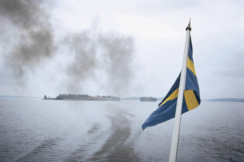 无人,交叉,横图,室外,白天,正面,旅游,度假,岛屿,海浪,海洋,美景,沙滩,旗帜,国旗,一面,条纹,飘扬,沙子,岛,海岸,景观,浪花,沙地,娱乐,黄色,蓝色,天空,自然,海水,天,享受,休闲,景色,放松,飘逸,自然风光,飞扬,海景,相交,交集,旗,大海,风浪,海,海水的波动,海滩,近岸浪,列岛,群岛,涌浪,诸岛,彩图,瑞典国旗