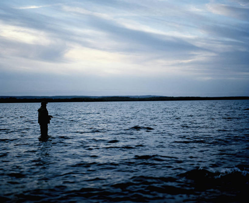 西方人,一个人,站,横图,室外,白天,侧面,垂钓,海浪,海洋,日落,钓鱼竿,欧洲,欧洲人,仅一个男性,仅一个人,握,服装,浪花,晚霞,霞光,落日,注视,休闲装,仅一个年轻男性,衣服,海水,黄昏,观察,看,站着,休闲,休闲服,彩霞,握着,服饰,观看,渔具,察看,关注,海景,夕照,薄暮,男人,男性,年轻男性,白种人,钓竿,鱼竿,大海,风浪,海,海水的波动,近岸浪,涌浪,夕阳,站立,彩图,全身,钓鱼,傍晚,垂纶,斜阳