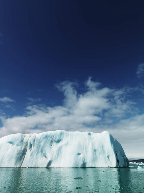 无人,竖图,室外,白天,正面,旅游,度假,冰山,海浪,海洋,美景,山,欧洲,冰岛,景观,浪花,山峰,云,云朵,山峦,云彩,娱乐,蓝色,白云,蓝天,天空,自然,海水,天,享受,休闲,景色,放松,晴朗,自然风光,北欧,海景,冰岛共和国,瓦特纳冰原,大海,风浪,海,海水的波动,近岸浪,涌浪,晴空,彩图