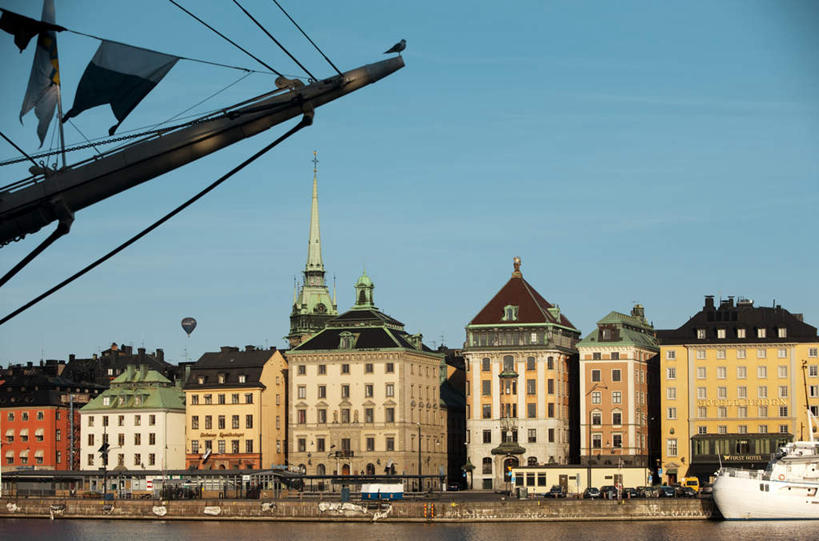 无人,家,横图,室外,白天,正面,旅游,度假,湖,湖泊,美景,水,别墅,城市风光,城市,建筑,船,瑞典,欧洲,房屋,屋子,湖面,景观,水流,水面,公寓,建筑群,娱乐,建设,洋房,楼房,游轮,住宅,游船,蓝色,蓝天,天空,交通工具,湖水,天,享受,休闲,景色,放松,晴朗,斯堪的纳维亚,载具,北欧,斯堪的纳维亚半岛,三艘,万里无云,旅游船,瑞典王国,晴空,晴空万里,彩图,房子