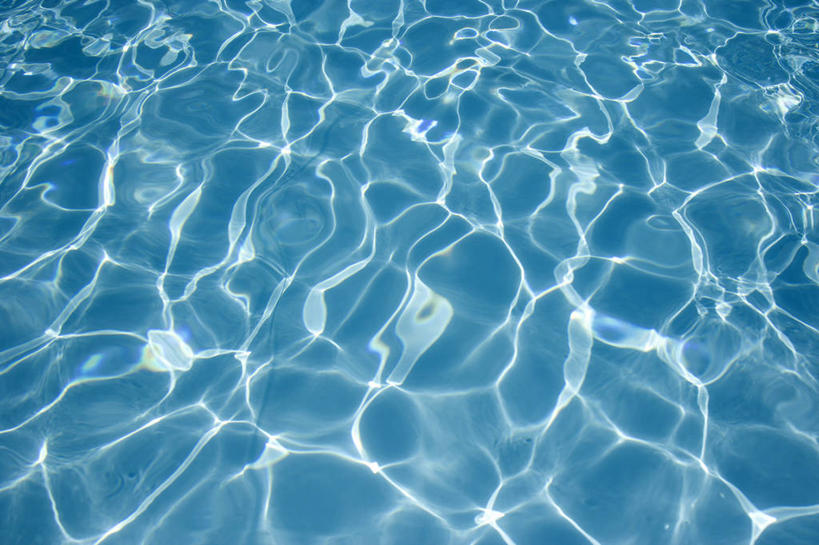 游泳,无人,游泳池,横图,背景,水,波纹,折射,透明,光线,球袋,液体,光芒,蓝色,摄影,纯净,彩图,全画面,全框架,全帧,全画幅