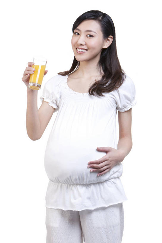 东方人,成年人,孕妇,一个人,家庭,站,笑,微笑,露齿笑,竖图,白色背景,正面,快乐,玻璃,亚洲,仅一个女性,喝,瓷器,食品,拿着,休闲装,温暖,温馨,一家人,怀孕,和睦,享乐,待产,奶制品,清新,桔子汁,东亚,健康食物,北京市,妊娠,准妈妈,年轻女性,女人,女性,亚洲人,中国人,年轻人,产妇,半身,彩图,影棚拍摄,融洽