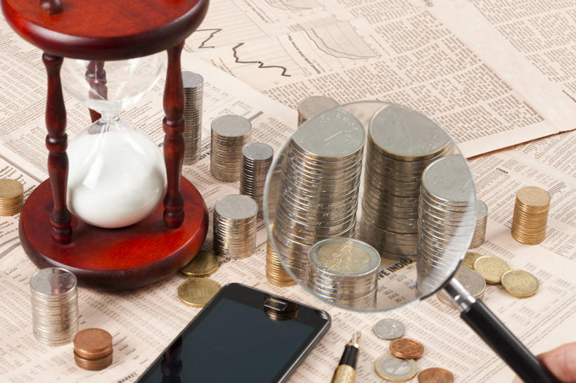 无人,横图,俯视,特写,商务,阅读,智慧,赚钱,风险,竞争,股票,钱,人民币,技术,数据,静物,报纸,沙漏,手机,北京,中国,亚洲,连接,写,学习,堆叠,丰富,检查,时间,分析,信息,放大镜,钱币,图表,文字,现代,概念,储蓄,浏览,财富,金融,投资,摄影,经济,放大,新闻,部分,便利,准确,利润,墨水笔,选择,流通,挑战,贸易,智能手机,东亚,发展,搜寻,计划书,策略,繁荣,无线电技术,技能,想法,机会,判断,货币,现金,硬币,彩图,高角度拍摄,机遇,报刊,财会,股票行情