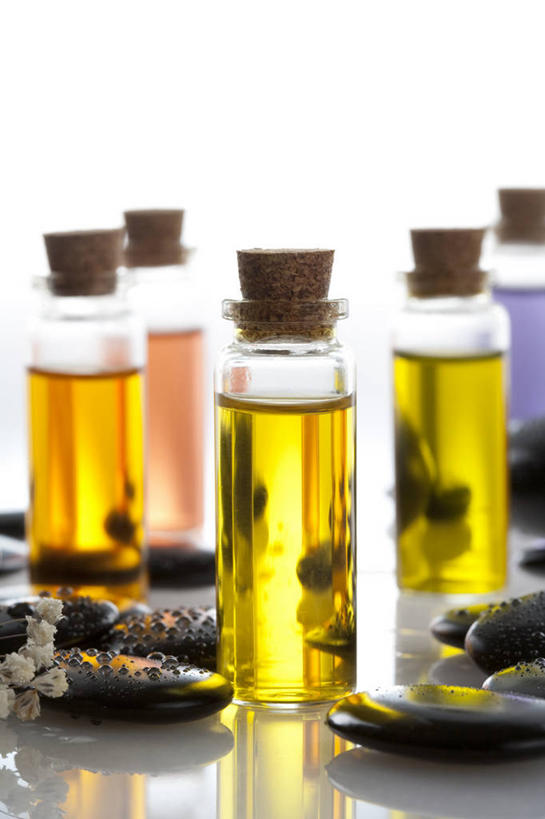 无人,美容院,竖图,特写,留白,白色背景,按摩,化妆,美容,美景,静物,一排,护肤,整齐,透明,景观,花,排列,自然,精油,瓶子,保养,享受,休闲,健康,鹅卵石,景色,放松,SPA水疗,保健,温泉浴场,摄影,影棚,简单,化妆用品,队列,自然风光,摄影棚,华贵,香薰精油,纯净,养颜,替代疗法,植物精油,芳香植物,芳香油,挥发油,香精油,矿泉疗养地,彩图,影棚拍摄,水疗,拍摄,SPA美容