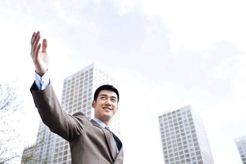 东方人,成年人,一个人,商务人士,商务男性,微笑,横图,室外,白天,衬衫,商务,快乐,幸福,智慧,信心,城市,摩天大楼,北京,中国,亚洲,仅一个男性,仅一个人,套装,正装,现代,刺激,仅一个年轻男性,职业,摄影,领导,经理,都市风光,问候,肖像,商务装,工薪阶层,渴望,东亚,把握,男人,男性,年轻男性,亚洲人,中国人,年轻人,白领,商人,上班族,张开手臂,半身,彩图,衬衣,短发,首席执行官,掌控