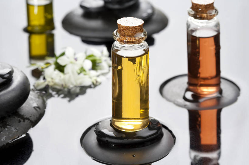 无人,美容院,横图,特写,白色背景,按摩,化妆,美容,美景,静物,护肤,透明,景观,花,自然,精油,瓶子,保养,享受,休闲,健康,鹅卵石,景色,放松,SPA水疗,保健,温泉浴场,摄影,简单,化妆用品,自然风光,华贵,香薰精油,纯净,养颜,替代疗法,植物精油,芳香植物,芳香油,挥发油,香精油,矿泉疗养地,彩图,影棚拍摄,水疗,SPA美容