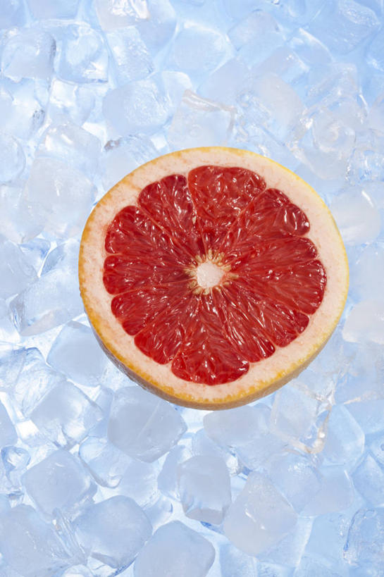 无人,竖图,彩色,特写,留白,静物,水果,中国,亚洲,冰块,食品,葡萄柚,饮食,红色,素食,冷,摄影,有机食品,生活方式,五颜六色,色彩斑斓,维生素,简单,清新,横截面,五彩缤纷,东亚,柑橘属,健康食物,纯净,五彩斑斓,五光十色,彩图,影棚拍摄,膳食纤维