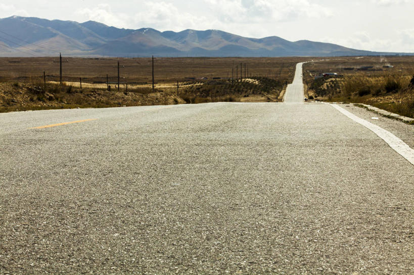 无人,横图,室外,白天,留白,消失点,旅游,度假,旅途,美景,山,山脉,高速公路,路,中国,亚洲,地平线,地形,景观,路边,田地,辽阔,地面,交通,方向,娱乐,风景,天空,自然,享受,休闲,广阔,景色,放松,伸手,运输,摄影,靠近,宁静,一望无际,自驾游,自然风光,延伸,东亚,地貌,青海省,天地相交,无边无际,一马平川,荒地,彩图,旅行,祁连山,轮胎印,青藏公路