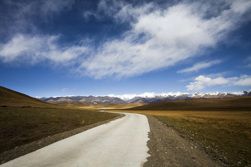 无人,横图,室外,白天,消失点,旅游,度假,旅途,神秘,美景,山,山脉,雪山,路,中国,亚洲,地形,景观,云,方向,娱乐,风景,天空,自然,享受,休闲,景色,放松,探索,摄影,宁静,自驾游,自然风光,东亚,地貌,青海省,自然地理,彩图,旅行,祁连山