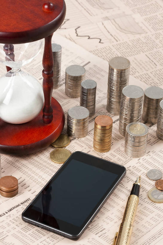 无人,竖图,俯视,特写,商务,阅读,智慧,赚钱,风险,竞争,股票,钱,人民币,数据,静物,报纸,沙漏,手机,北京,中国,亚洲,连接,写,学习,堆叠,丰富,检查,分析,信息,钱币,图表,文字,现代,概念,储蓄,浏览,财富,金融,投资,摄影,经济,新闻,部分,便利,准确,利润,墨水笔,选择,流通,挑战,贸易,智能手机,东亚,发展,策略,繁荣,无线电技术,技能,想法,机会,判断,货币,现金,硬币,彩图,高角度拍摄,机遇,报刊,财会,股票行情