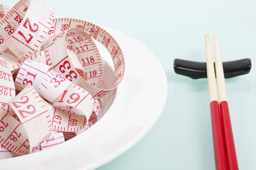 无人,横图,俯视,特写,白色背景,筷子,静物,餐具,北京,中国,亚洲,盘子,卷尺,概念,健康,摄影,测量工具,幽默,控制,创造力,瘦身,东亚,健康食物,彩图,高角度拍摄,影棚拍摄