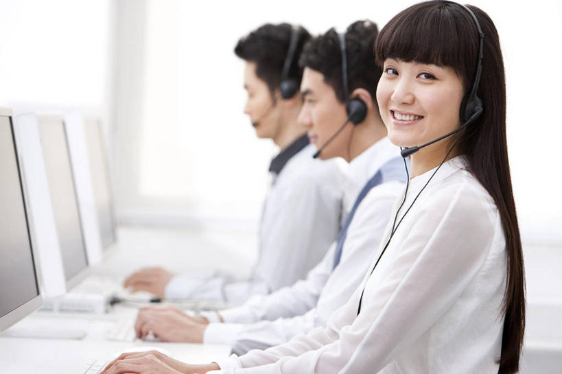 东方人,成年人,三个人,同事,商务人士,商务男性,商务女性,办公室,坐,笑,微笑,露齿笑,横图,室内,白天,留白,侧面,衬衫,商务,时尚,快乐,幸福,成功,合作,团队,集体,信心,电脑,显示器,鼠标,键盘,互联网,技术,窗户,北京,亚洲,一排,连接,套装,开会,整齐,并排,工作,会议,网络,办公用品,联系,休闲装,干净,输入设备,通讯设备,现代,书桌,队伍,刺激,排列,耳机,耳麦,职业,台式电脑,活力,服务,摄影,生活方式,明亮,便利,领导,享乐,企业,公司,工作室,成就,队列,努力,肖像,通信设备,忙碌,商务装,网上冲浪,计算机设备,合伙,领袖,工薪阶层,输出设备,东亚,计划书,无线电技术,技能,计算机,男人,男性,年轻男性,年轻女性,女人,女性,亚洲人,中国人,年轻人,白领,上班族,半身,彩图,衬衣,欢乐,办公室职员,商务会议,客户服务代表,开领