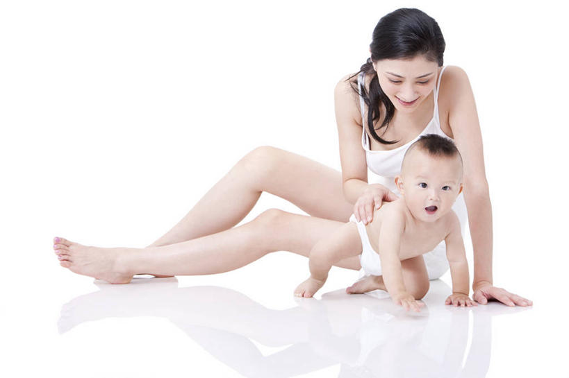 东方人,婴儿,儿童,成年人,中年人,两个人,家庭,父母,女儿,儿子,坐,微笑,横图,留白,白色背景,正面,快乐,满意,幸福,纯洁,安全,北京,中国,亚洲,睡衣,小的,反射,注视,休闲装,裸露,尿布,小孩,白色,观察,看,休闲,健康,温暖,温馨,母子,一家人,赤脚,爬,放松,活力,可爱,童年,童趣,搭,摄影,活泼,影棚,生长,生活方式,婴儿用品,观看,希望,皮肤,家庭妇女,保护,光滑,和睦,察看,舒适,享乐,搭着,关爱,关注,摄影棚,亲情,宝宝,肖像,裸,童真,婚姻,东亚,纯真,烂漫,无邪,发展,柔和,细腻,平滑,无忧无虑,伶俐,天真,女人,女性,中年女性,亚洲人,中国人,孩子,坐着,彩图,影棚拍摄,欢乐,拍摄,融洽,幼儿,弱点,挨着,好奇心