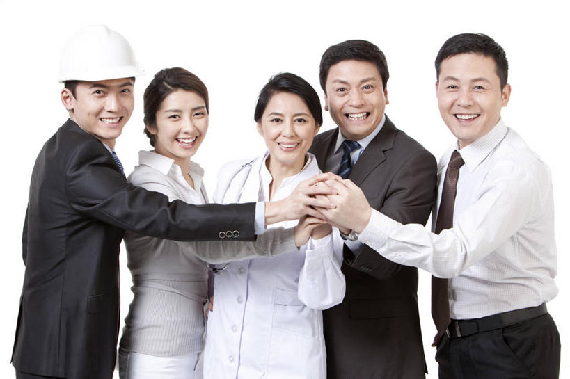 东方人,成年人,中年人,老年人,商务人士,医生,建筑师,商务男性,站,笑,微笑,露齿笑,横图,留白,白色背景,正面,工作服,衬衫,制服,快乐,幸福,信心,北京,中国,亚洲,五个人,套装,正装,欢呼,庆祝,领带,安全帽,医护人员,医疗人员,职业,服务,摄影,影棚,保护,关爱,摄影棚,商务装,工薪阶层,东亚,实验服,工作制服,技能,团结,老年男性,老年女性,男人,男性,年轻男性,年轻女性,女人,女性,中年男性,亚洲人,中国人,年轻人,白领,大夫,上班族,手牵手,彩图,影棚拍摄,衬衣,工作套服,拍摄,好消息