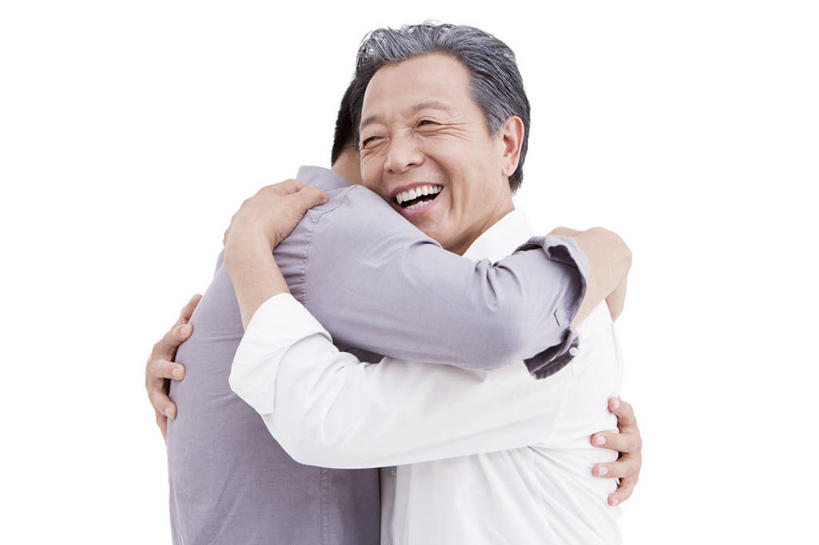 东方人,成年人,老年人,两个人,家庭,父母,父亲,儿子,笑,微笑,露齿笑,横图,留白,白色背景,侧面,快乐,幸福,中国,亚洲,休闲装,休闲,温暖,温馨,父子,一家人,放松,摄影,影棚,生活方式,和睦,退休,关爱,摄影棚,亲情,拜访,东亚,老年男性,男人,男性,年轻男性,亚洲人,中国人,年轻人,拥抱,半身,彩图,影棚拍摄,爱,欢乐,拍摄,融洽,挨着