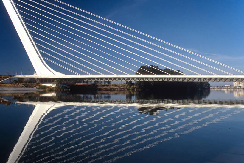 无人,横图,室外,白天,建筑,西班牙,欧洲,反射,金属,城镇,拱门,桥,联系,图像,现代,塞维利亚,风景,地标建筑,摄影,都市风光,安达路西亚,塞维尔,彩图,旅行,当代,链环