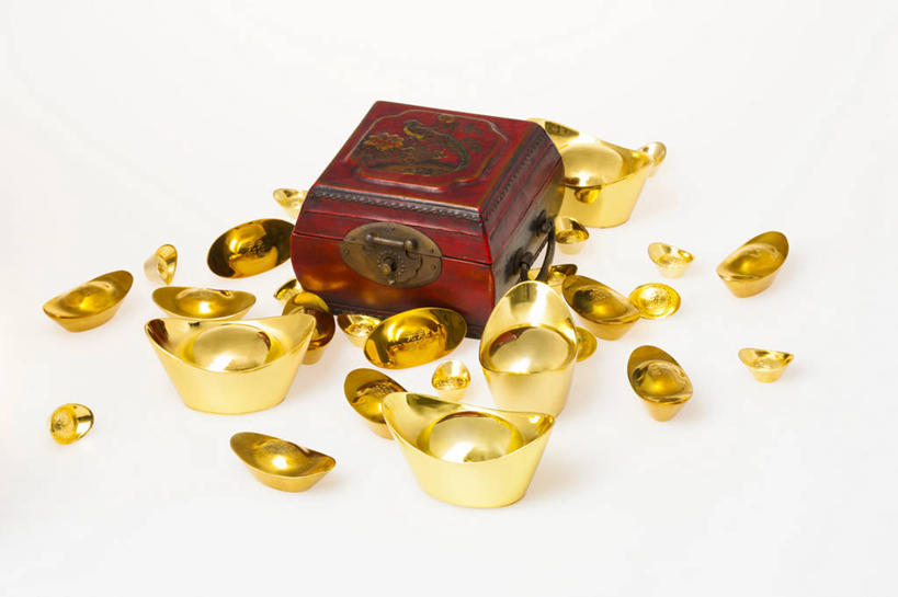 无人,横图,白色背景,运气,静物,北京,中国,亚洲,许多,光线,金属,光芒,很多,古典,传统,黄金,盒子,储蓄,财富,金融,摄影,影棚,珍贵,中国文化,摄影棚,华贵,东亚,东亚文化,收集,繁荣,古代文明,货币,彩图,影棚拍摄,拍摄,百宝箱,元宝,传统文化