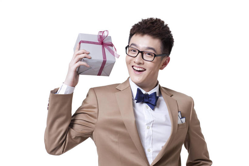 东方人,成年人,一个人,商务人士,商务男性,举,笑,微笑,露齿笑,横图,留白,白色背景,正面,衬衫,商务,时尚,快乐,兴奋,幸福,信心,礼物,北京,中国,亚洲,仅一个男性,仅一个人,套装,正装,领结,眼镜,听,拿着,现代,刺激,仅一个年轻男性,活力,乐趣,摄影,影棚,生活方式,惊奇,幽默,高雅,酷,享乐,摇动,摄影棚,商务装,工薪阶层,东亚,男人,男性,年轻男性,亚洲人,中国人,年轻人,白领,上班族,半身,彩图,影棚拍摄,衬衣,欢乐,拍摄,办公室职员,好奇心,韩版