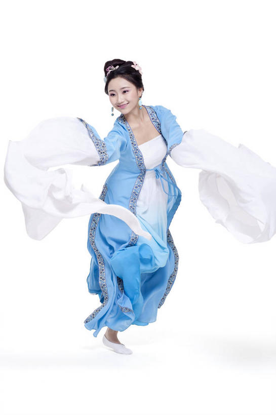 东方人,成年人,一个人,微笑,竖图,留白,白色背景,正面,民族服装,快乐,自由,幸福,热情,北京,中国,亚洲,仅一个年轻女性,仅一个女性,仅一个人,表演,摇摆,服装,艺术,缎带,古典,旋转,文化,表演者,传统,扮演,衣服,发饰,手势,活力,乐趣,美女,平衡,摄影,服饰,影棚,仙女,古装,演出,袖子,高雅,优美,享乐,娱乐活动,发髻,中国文化,摄影棚,肖像,古典风格,演出服,东亚,东亚文化,韵味,扭动,技能,年轻女性,女人,女性,亚洲人,中国人,年轻人,舞者,彩图,影棚拍摄,传统服装,民俗服,装扮,欢乐,拍摄,舞蹈,魅力,打手势,传统文化,美人,水袖