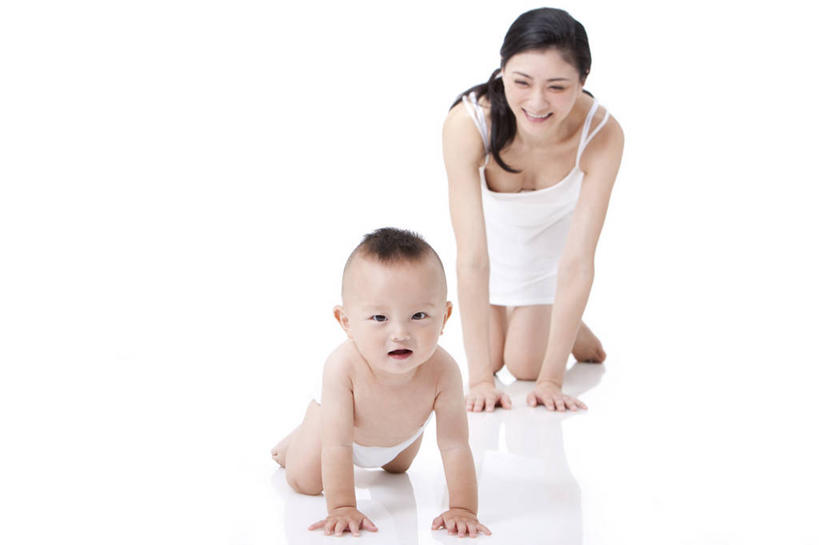 东方人,婴儿,儿童,成年人,中年人,两个人,家庭,父母,女儿,儿子,微笑,横图,留白,白色背景,正面,快乐,满意,幸福,纯洁,安全,北京,中国,亚洲,睡衣,小的,休闲装,裸露,尿布,小孩,白色,休闲,健康,温暖,温馨,母子,一家人,赤脚,爬,放松,活力,可爱,童年,童趣,摄影,活泼,影棚,生长,生活方式,婴儿用品,希望,皮肤,家庭妇女,保护,光滑,和睦,舒适,享乐,关爱,摄影棚,亲情,宝宝,肖像,裸,童真,婚姻,东亚,纯真,烂漫,无邪,发展,柔和,细腻,平滑,无忧无虑,伶俐,天真,女人,女性,中年女性,亚洲人,中国人,孩子,跪着,彩图,影棚拍摄,欢乐,拍摄,融洽,幼儿,弱点,挨着,好奇心
