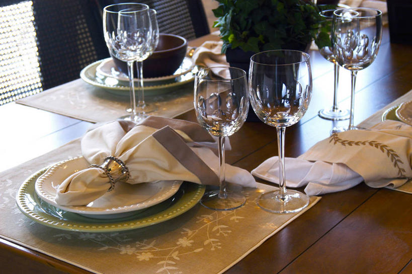 无人,横图,室内,吃饭,晚餐,餐桌,家具,桌子,静物,餐具,眼镜,图像,盘子,餐巾,摄影,葡萄酒杯,玻璃杯,彩图,时空