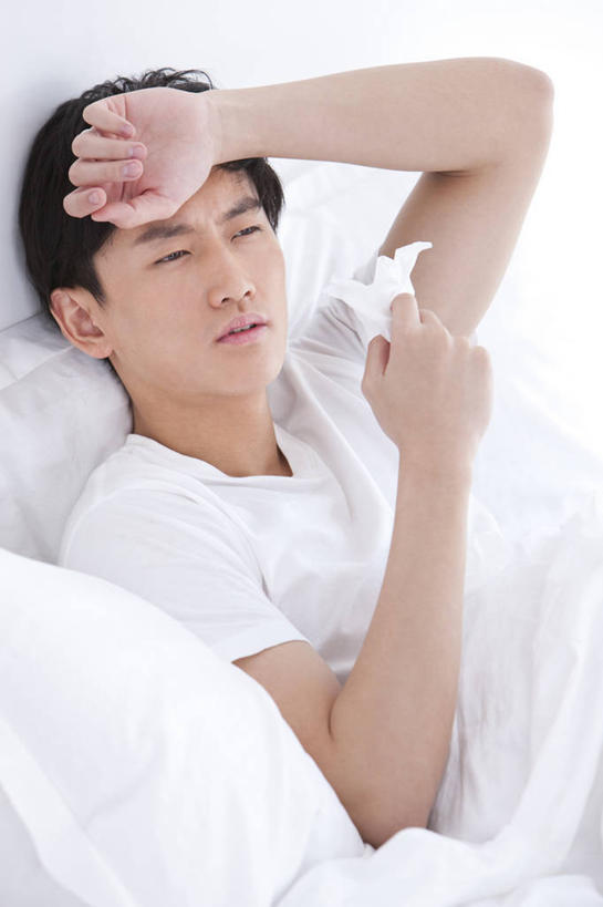 东方人,成年人,一个人,家庭,家,坐,捏,竖图,室内,白天,正面,床,卧室,北京,日光,中国,亚洲,仅一个男性,仅一个人,捏着,T恤,拿着,仅一个年轻男性,纸巾,疲倦,生病,温暖,温馨,一家人,摄影,头痛,和睦,感冒,疾病,疲劳,疲惫,发烧,困乏,东亚,疲乏,委顿,疲困,疲顿,疲钝,倦怠,怠倦,虚弱,男人,男性,年轻男性,亚洲人,中国人,年轻人,半身,彩图,融洽