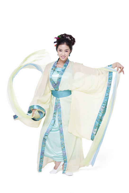 东方人,成年人,一个人,笑,微笑,露齿笑,竖图,留白,白色背景,正面,民族服装,快乐,自由,幸福,热情,北京,中国,亚洲,仅一个年轻女性,仅一个女性,仅一个人,表演,摇摆,服装,艺术,缎带,古典,文化,表演者,传统,扮演,衣服,发饰,手势,飞天,活力,乐趣,美女,平衡,摄影,服饰,影棚,仙女,古装,演出,高雅,优美,享乐,娱乐活动,发髻,中国文化,摄影棚,肖像,古典风格,演出服,东亚,东亚文化,韵味,技能,年轻女性,女人,女性,亚洲人,中国人,年轻人,舞者,彩图,影棚拍摄,传统服装,民俗服,装扮,欢乐,拍摄,舞蹈,魅力,打手势,传统文化,美人