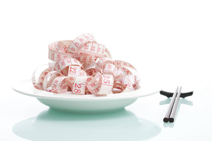 无人,横图,留白,白色背景,筷子,静物,餐具,北京,中国,亚洲,盘子,卷尺,概念,健康,摄影,测量工具,幽默,控制,创造力,瘦身,东亚,健康食物,彩图,影棚拍摄