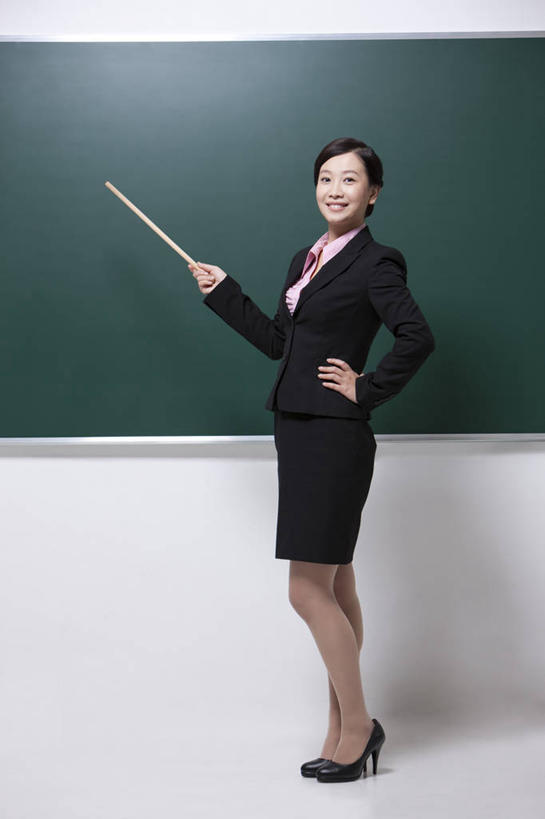 点心,奶酪,东方人,成年人,一个人,教师,笑,微笑,露齿笑,竖图,室内,白天,留白,侧面,快乐,幸福,智慧,信心,北京,中国,亚洲,仅一个年轻女性,仅一个女性,仅一个人,指,准备,套装,正装,干酪,起司,食品,芝士,教育,营养,指点,方向,食物,黑板,零食,叉腰,教,职业,教室,乳酪,摄影,生活方式,指导,权威,乳制品,知识,指向,关爱,努力,肖像,发酵,东亚,责任,贡献,年轻女性,女人,女性,亚洲人,中国人,年轻人,讲师,彩图,大学,小学,奶酪棒,芝士棒