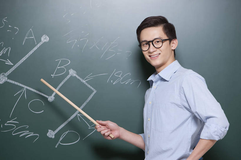 点心,奶酪,东方人,成年人,一个人,教师,笑,微笑,露齿笑,横图,室内,白天,留白,侧面,衬衫,快乐,幸福,智慧,信心,北京,中国,亚洲,仅一个男性,仅一个人,指,正装,眼镜,干酪,起司,食品,芝士,教育,营养,指点,方向,食物,仅一个年轻男性,黑板,零食,教,职业,教室,乳酪,摄影,生活方式,指导,权威,专心,乳制品,知识,指向,关爱,数学,努力,发酵,东亚,责任,贡献,男人,男性,年轻男性,亚洲人,中国人,年轻人,半身,彩图,大学,小学,奶酪棒,芝士棒