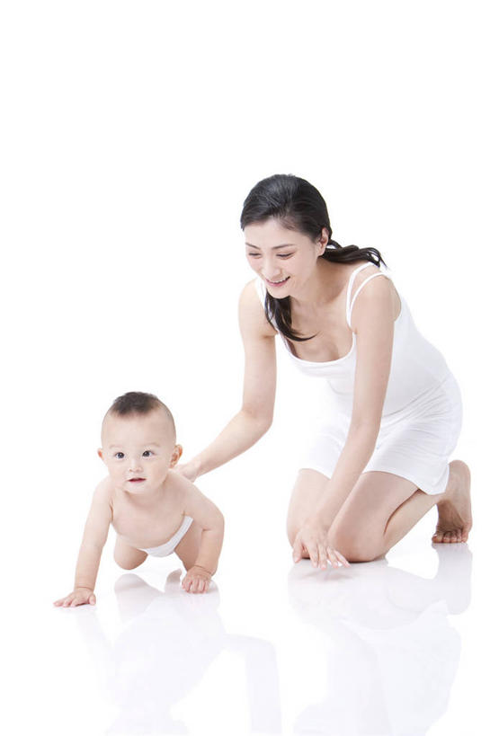 东方人,婴儿,儿童,成年人,中年人,两个人,家庭,父母,女儿,儿子,微笑,竖图,留白,白色背景,正面,快乐,满意,幸福,纯洁,安全,北京,中国,亚洲,睡衣,小的,休闲装,裸露,尿布,小孩,白色,休闲,健康,温暖,温馨,母子,一家人,赤脚,爬,放松,活力,可爱,童年,童趣,摄影,活泼,影棚,生长,生活方式,婴儿用品,希望,皮肤,家庭妇女,保护,光滑,和睦,舒适,享乐,关爱,摄影棚,亲情,宝宝,肖像,裸,童真,婚姻,东亚,纯真,烂漫,无邪,发展,柔和,细腻,平滑,无忧无虑,伶俐,天真,女人,女性,中年女性,亚洲人,中国人,孩子,触摸,跪着,彩图,影棚拍摄,欢乐,拍摄,融洽,幼儿,弱点,挨着,好奇心