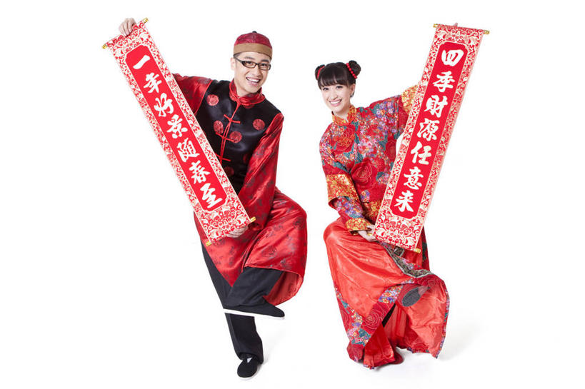 东方人,成年人,两个人,笑,微笑,露齿笑,横图,留白,白色背景,正面,快乐,兴奋,幸福,运气,北京,中国,春节,对联,亚洲,节日,眼镜,祝福,拿着,传统,刺激,盛装,衣服,汉字,摄影,影棚,幽默,愉悦,发髻,中国文化,摄影棚,祝贺,出示,东亚,异性恋,男人,男性,年轻男性,年轻女性,女人,女性,亚洲人,中国人,年轻人,彩图,影棚拍摄,传统服装,装扮,欢乐,拍摄,伴侣,唐装,传统文化,挨着,传统节日