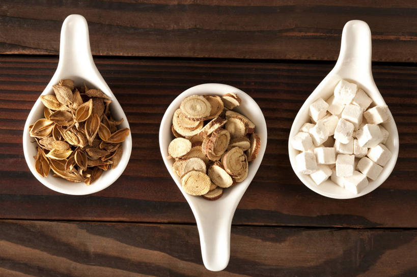 无人,医生,横图,俯视,化妆,美容,静物,北京,中国,亚洲,护肤,药,准备,材料,瓷器,草药,药草,芭蕉,书桌,传统,汤匙,医护人员,医疗人员,保养,享受,休闲,健康,放松,保健,摄影,有机食品,多样,堆,甘草,草本,中国文化,选择,干的,营养品,中医,东亚,养颜,技能,茯苓,大夫,彩图,高角度拍摄,SPA美容,传统文化,汉医,成分